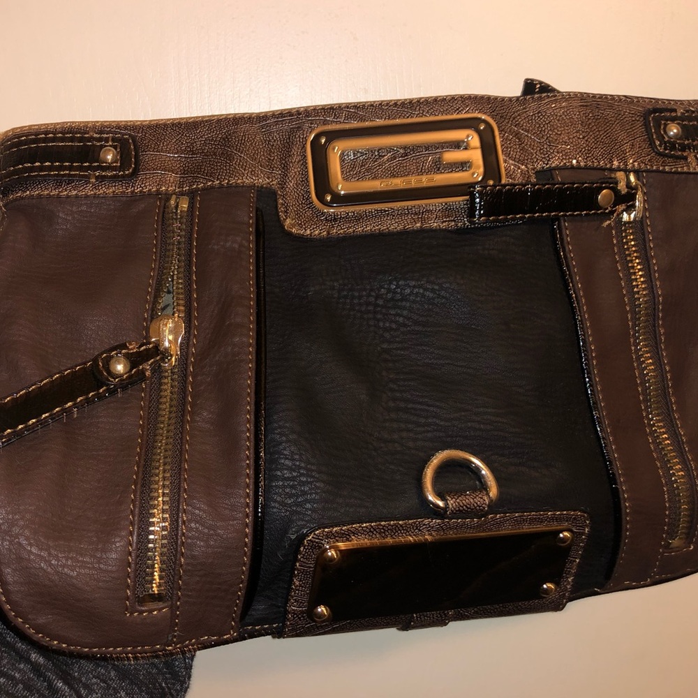 Like new- Large GUESS Clutch
